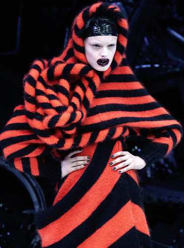 Alexander McQueen Fall 2009: A Twisted Fantasy Alexander McQueen Fall 2009: A Twisted Fantasy