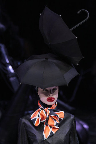 Alexander McQueen Fall 2009: A Twisted Fantasy Alexander McQueen Fall 2009: A Twisted Fantasy