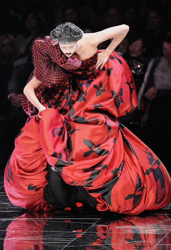 Trippy Shoes: Models Fear Next Step at Alexander McQueen, Tatjana Patitz Wobbles at Hermes