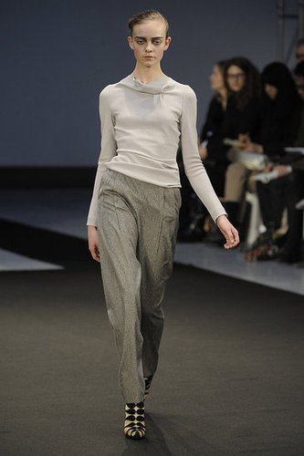 RM by Roland Mouret Fall 2009: "The Work of a Local Dressmaker" RM by Roland Mouret Fall 2009: "The Work of a Local Dressmaker"
