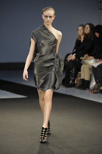 RM by Roland Mouret Fall 2009: "The Work of a Local Dressmaker" RM by Roland Mouret Fall 2009: "The Work of a Local Dressmaker"