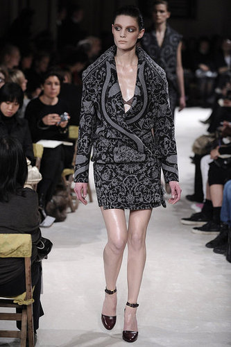Miu Miu Fall 2009: A Sultry Riff on the Bourgeois Miu Miu Fall 2009: A Sultry Riff on the Bourgeois
