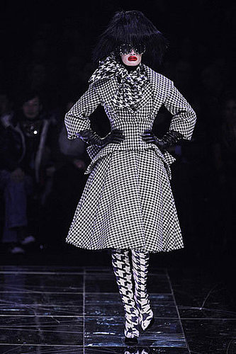 Alexander McQueen Fall 2009: A Twisted Fantasy Alexander McQueen Fall 2009: A Twisted Fantasy