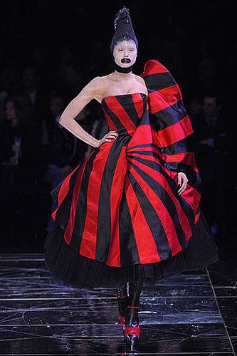 Alexander McQueen Fall 2009: A Twisted Fantasy Alexander McQueen Fall 2009: A Twisted Fantasy
