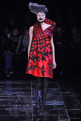 Alexander McQueen Fall 2009: A Twisted Fantasy Alexander McQueen Fall 2009: A Twisted Fantasy