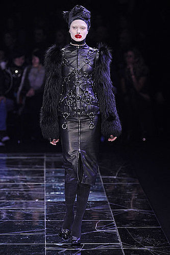 Alexander McQueen Fall 2009: A Twisted Fantasy Alexander McQueen Fall 2009: A Twisted Fantasy