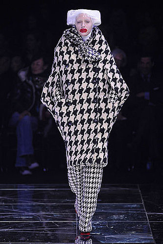 Alexander McQueen Fall 2009: A Twisted Fantasy Alexander McQueen Fall 2009: A Twisted Fantasy