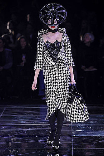 Alexander McQueen Fall 2009: A Twisted Fantasy Alexander McQueen Fall 2009: A Twisted Fantasy