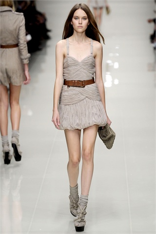 Burberry Returns to Home Turf for Spring 2010 Burberry Returns to Home Turf for Spring 2010