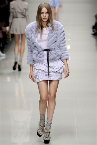 Burberry Returns to Home Turf for Spring 2010 Burberry Returns to Home Turf for Spring 2010