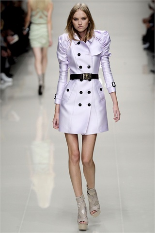 Burberry Returns to Home Turf for Spring 2010 Burberry Returns to Home Turf for Spring 2010