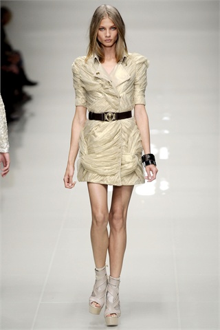 Burberry Returns to Home Turf for Spring 2010 Burberry Returns to Home Turf for Spring 2010