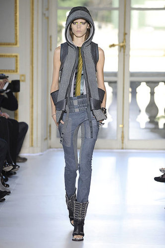 Balenciaga Aims to Go Thorougly Modern for Spring 2010 Balenciaga Aims to Go Thorougly Modern for Spring 2010