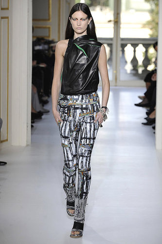 Balenciaga Aims to Go Thorougly Modern for Spring 2010 Balenciaga Aims to Go Thorougly Modern for Spring 2010