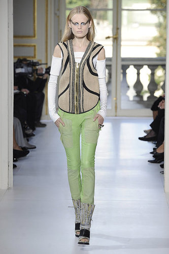 Balenciaga Aims to Go Thorougly Modern for Spring 2010 Balenciaga Aims to Go Thorougly Modern for Spring 2010