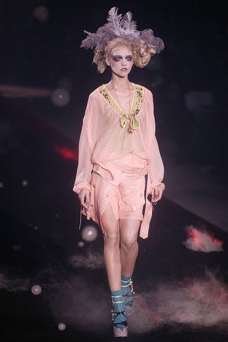 John Galliano Harks Back to Fading Film Stars for Spring 2010 John Galliano Harks Back to Fading Film Stars for Spring 2010