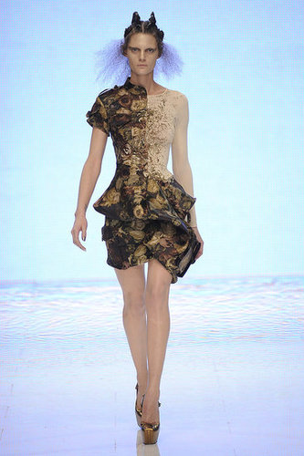 Alexander McQueen Shows Holographic Alien Beauties for Spring 2010 Alexander McQueen Shows Holographic Alien Beauties for Spring 2010