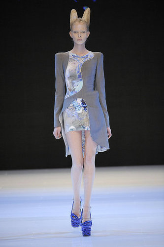 Alexander McQueen Shows Holographic Alien Beauties for Spring 2010 Alexander McQueen Shows Holographic Alien Beauties for Spring 2010