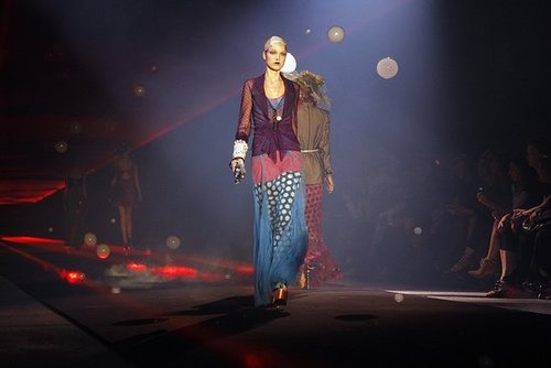 John Galliano Harks Back to Fading Film Stars for Spring 2010 John Galliano Harks Back to Fading Film Stars for Spring 2010