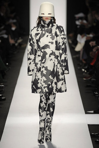 New York Fashion Week: Narciso Rodriguez Fall 2009 Video New York Fashion Week: Narciso Rodriguez Fall 2009 Video