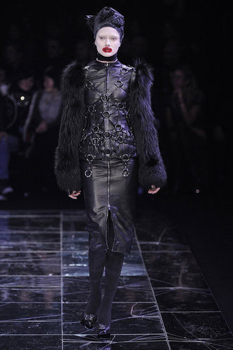 Paris Fashion Week: Alexander McQueen Fall 2009 Paris Fashion Week: Alexander McQueen Fall 2009