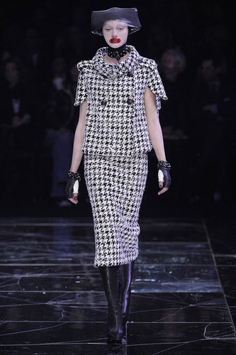 Paris Fashion Week: Alexander McQueen Fall 2009 Paris Fashion Week: Alexander McQueen Fall 2009
