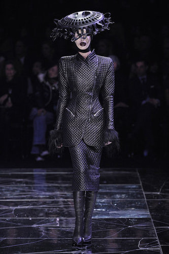 Paris Fashion Week: Alexander McQueen Fall 2009 Paris Fashion Week: Alexander McQueen Fall 2009