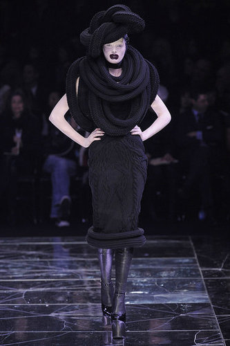 Paris Fashion Week: Alexander McQueen Fall 2009 Paris Fashion Week: Alexander McQueen Fall 2009