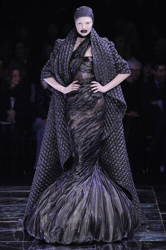 Paris Fashion Week: Alexander McQueen Fall 2009 Paris Fashion Week: Alexander McQueen Fall 2009