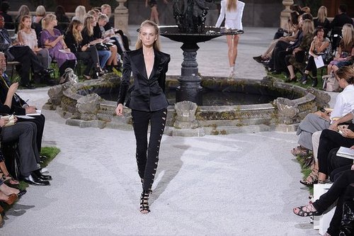 London Fashion Week: Julien Macdonald Spring 2010 London Fashion Week: Julien Macdonald Spring 2010
