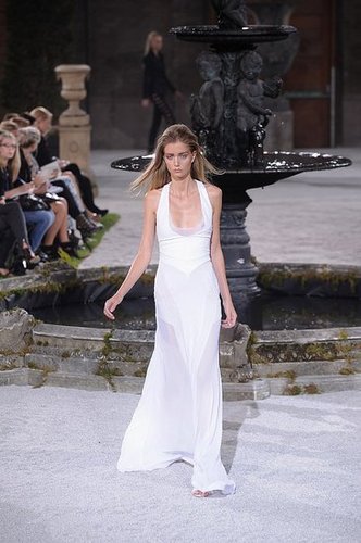 London Fashion Week: Julien Macdonald Spring 2010 London Fashion Week: Julien Macdonald Spring 2010
