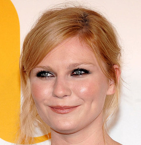 How to Apply Blush To a Round Face