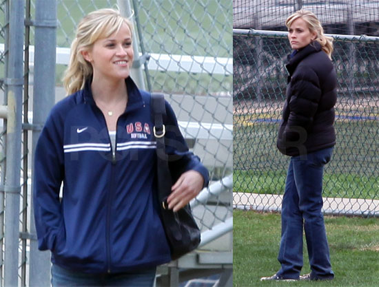Photos of Reese Witherspoon on Set in Philadelphia 2009-10-12 09:59:44 Photos of Reese Witherspoon on Set in Philadelphia 2009-10-12 09:59:44