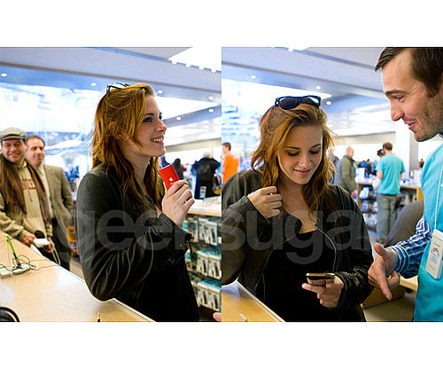 Kristen Stewart (aka Bella) Goes iPod Shopping Kristen Stewart (aka Bella) Goes iPod Shopping