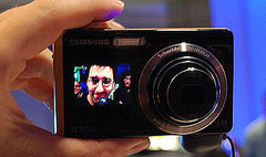 Daily Tech: Samsung's Latest Cam Includes a Front-Facing LCD Daily Tech: Samsung's Latest Cam Includes a Front-Facing LCD