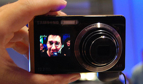Daily Tech: Samsung's Latest Cam Includes a Front-Facing LCD 