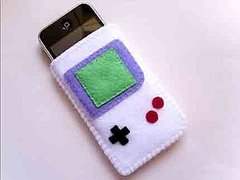 Felt Gameboy iPhone Case Is Retro Chic Felt Gameboy iPhone Case Is Retro Chic