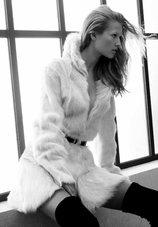 Toni Garrn Models Zara's Fall 2009 Look Book