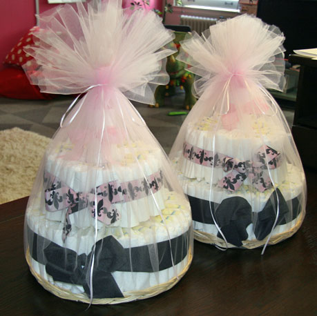 How to Make a Diaper Cake for Twins 2009-09-17 13:52:58