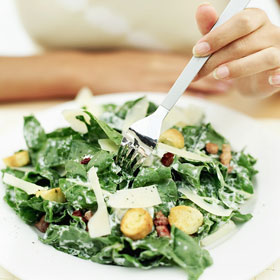 How Many Calories Are in Restaurant Salads?