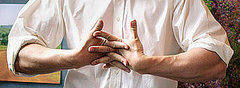 Knuckle Cracking Does Not Cause Arthritis