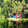 Summer Style: A Lake Getaway in Surprising Colors