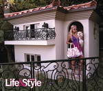 Oh Snap! Paris Hilton's Dogs Have a Really Ruff Life Oh Snap! Paris Hilton's Dogs Have a Really Ruff Life