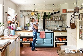 Casa Quickie: Display Flowers in Old Coffee Pots