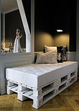 Cool Idea: Shipping Pallet Daybed Cool Idea: Shipping Pallet Daybed