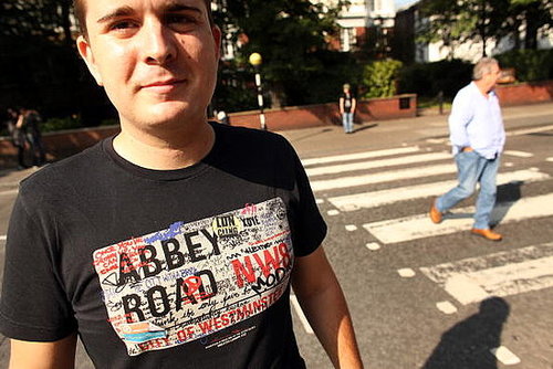 Fans Converge in Abbey Road to Celebrate 40th Anniversary of Beatles Album Photo Shoot