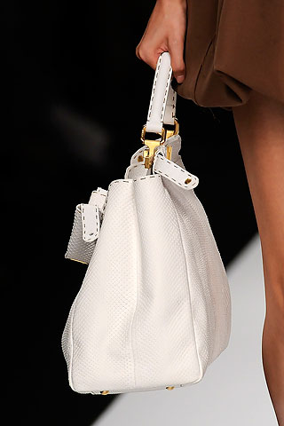Fendi spring 2010
Fendi spring 2010