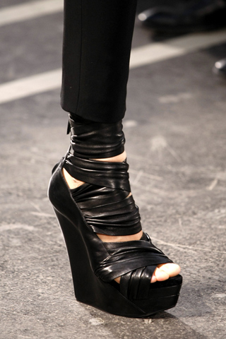Givenchy spring 2010
Givenchy spring 2010