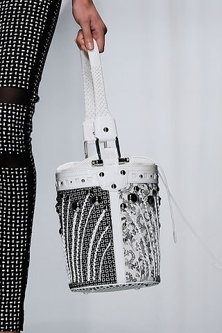 Versace spring 2010
Versace spring 2010