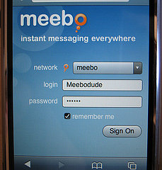 Meebo Goes Mini For The iPhone Meebo Goes Mini For The iPhone